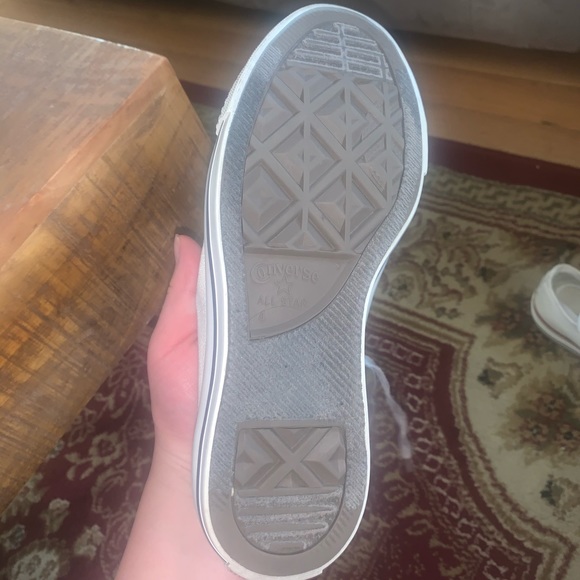 Women’s White Low-Rise Converse - Picture 5 of 6